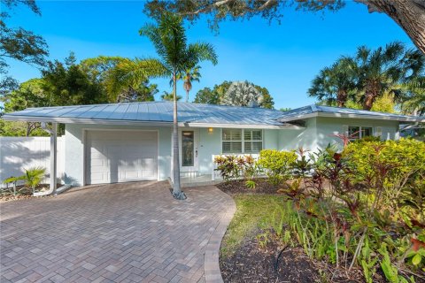 House in Sarasota, Florida 2 bedrooms, 115.85 sq.m. № 1918368 - photo 1