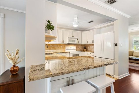 House in Sarasota, Florida 2 bedrooms, 115.85 sq.m. № 1918368 - photo 9