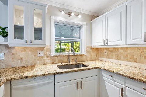 House in Sarasota, Florida 2 bedrooms, 115.85 sq.m. № 1918368 - photo 12