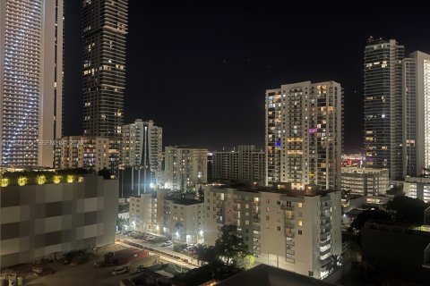 Condominio en venta en Miami, Florida, 2 dormitorios, 99.22 m2 № 1968385 - foto 14