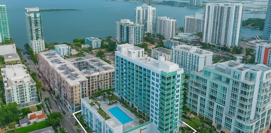 Condominio en Miami, Florida, 2 dormitorios  № 1968385