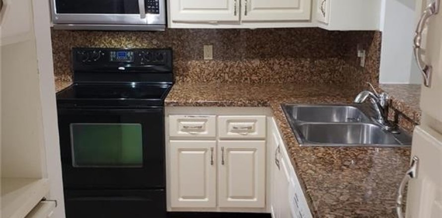 Townhouse in Miami, Florida 3 bedrooms, 160.91 sq.m. № 1183262