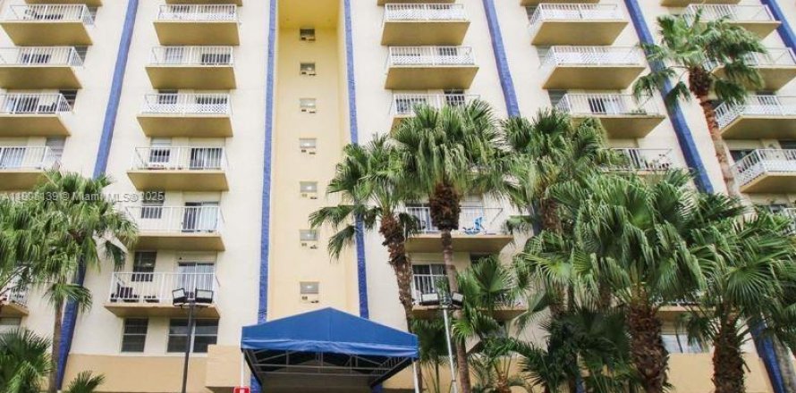 Condo à Miami, Floride, 1 chambre  № 1968040