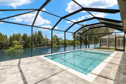 House in Cape Coral, Florida 4 bedrooms, 157.93 sq.m. № 1794727 - photo 27