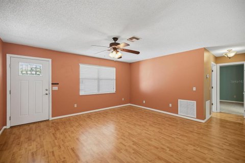 Villa ou maison à vendre à Lady Lake, Floride: 3 chambres, 129.32 m2 № 2400117 - photo 5