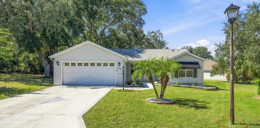 Villa ou maison à Lady Lake, Floride 3 chambres, 129.32 m2 № 2400117