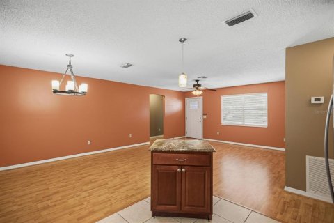 Villa ou maison à vendre à Lady Lake, Floride: 3 chambres, 129.32 m2 № 2400117 - photo 8