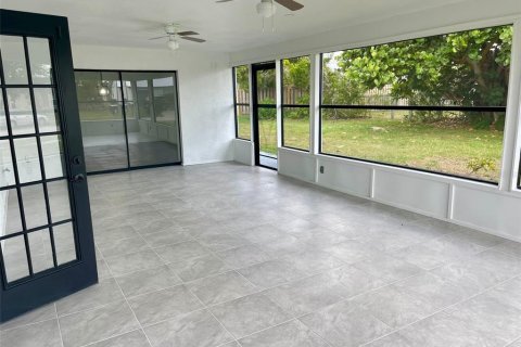 Villa ou maison à vendre à Port Charlotte, Floride: 3 chambres, 119.66 m2 № 2114451 - photo 16