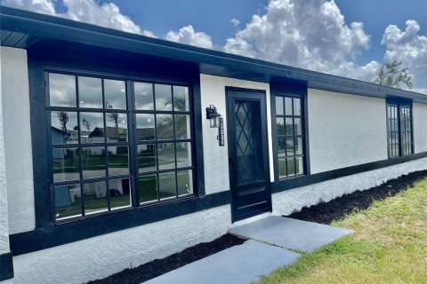 Casa en Port Charlotte, Florida 3 dormitorios, 119.66 m2 № 2114451