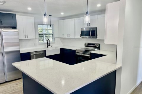 Villa ou maison à vendre à Port Charlotte, Floride: 3 chambres, 119.66 m2 № 2114451 - photo 4