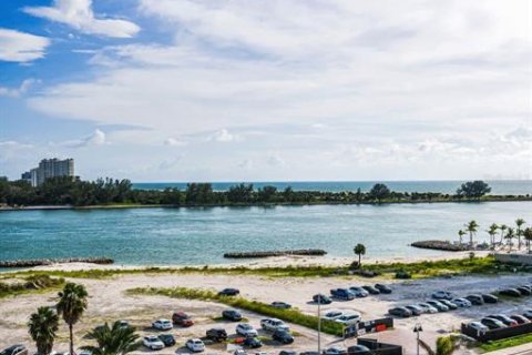 Condo in Clearwater, Florida, 2 bedrooms  № 1808887 - photo 19