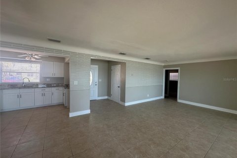 Villa ou maison à louer à South Pasadena, Floride: 3 chambres, 167.22 m2 № 2111681 - photo 15