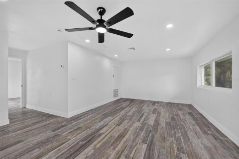 Villa ou maison à vendre à Punta Gorda, Floride: 4 chambres, 192.49 m2 № 2355927 - photo 11