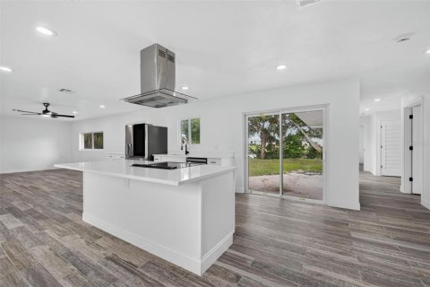 Villa ou maison à vendre à Punta Gorda, Floride: 4 chambres, 192.49 m2 № 2355927 - photo 2