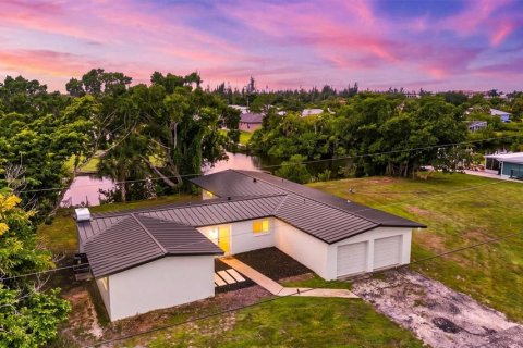 Casa en Punta Gorda, Florida 4 dormitorios, 192.49 m2 № 2355927