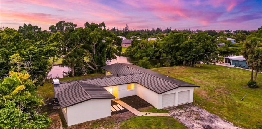 Villa ou maison à Punta Gorda, Floride 4 chambres, 192.49 m2 № 2355927