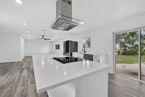 Villa ou maison à vendre à Punta Gorda, Floride: 4 chambres, 192.49 m2 № 2355927 - photo 4