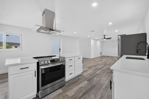 Villa ou maison à vendre à Punta Gorda, Floride: 4 chambres, 192.49 m2 № 2355927 - photo 9