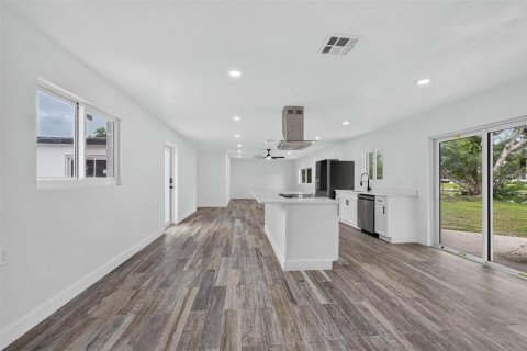 Villa ou maison à vendre à Punta Gorda, Floride: 4 chambres, 192.49 m2 № 2355927 - photo 3