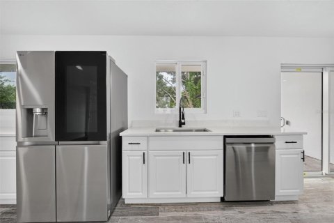 Villa ou maison à vendre à Punta Gorda, Floride: 4 chambres, 192.49 m2 № 2355927 - photo 6
