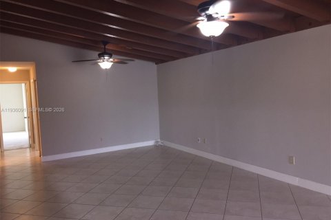 Condo in Miami, Florida, 3 bedrooms  № 2003408 - photo 4