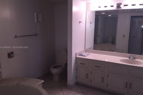 Condo in Miami, Florida, 3 bedrooms  № 2003408 - photo 12