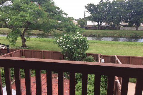 Condo in Miami, Florida, 3 bedrooms  № 2003408 - photo 8