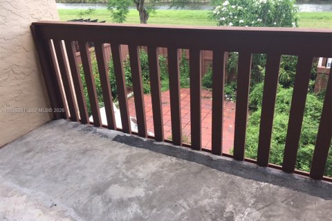 Condo in Miami, Florida, 3 bedrooms  № 2003408 - photo 16