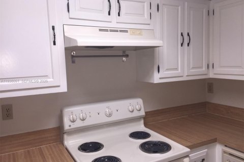 Condo in Miami, Florida, 3 bedrooms  № 2003408 - photo 10