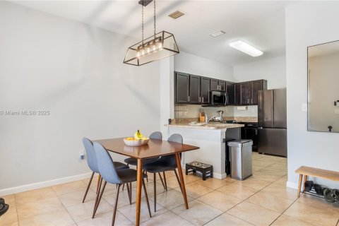 Adosado en venta en Lauderdale Lakes, Florida, 2 dormitorios, 102.56 m2 № 1828780 - foto 12