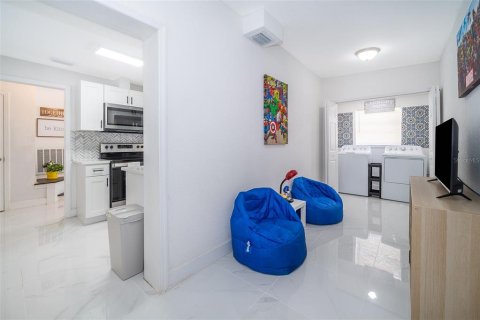 House in Orlando, Florida 3 bedrooms, 125.51 sq.m. № 2233820 - photo 21