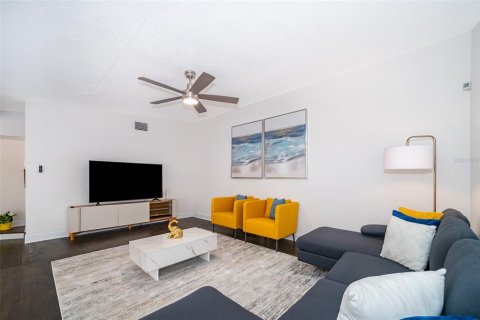 House in Orlando, Florida 3 bedrooms, 125.51 sq.m. № 2233820 - photo 7