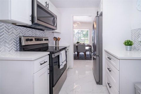 House in Orlando, Florida 3 bedrooms, 125.51 sq.m. № 2233820 - photo 14