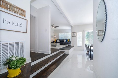 House in Orlando, Florida 3 bedrooms, 125.51 sq.m. № 2233820 - photo 2