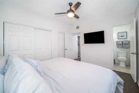 House in Orlando, Florida 3 bedrooms, 125.51 sq.m. № 2233820 - photo 18