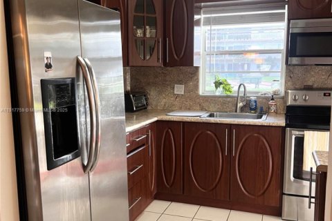 Снять в аренду кондоминиум в Холливуд, Флорида 2 спальни, 100.15м2, № 1973888 - фото 5