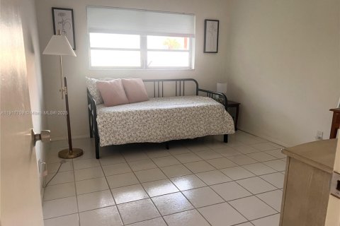 Снять в аренду кондоминиум в Холливуд, Флорида 2 спальни, 100.15м2, № 1973888 - фото 7