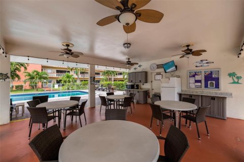 Снять в аренду кондоминиум в Холливуд, Флорида 2 спальни, 100.15м2, № 1973888 - фото 10