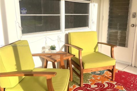 Снять в аренду кондоминиум в Холливуд, Флорида 2 спальни, 100.15м2, № 1973888 - фото 4