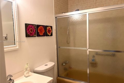 Снять в аренду кондоминиум в Холливуд, Флорида 2 спальни, 100.15м2, № 1973888 - фото 8