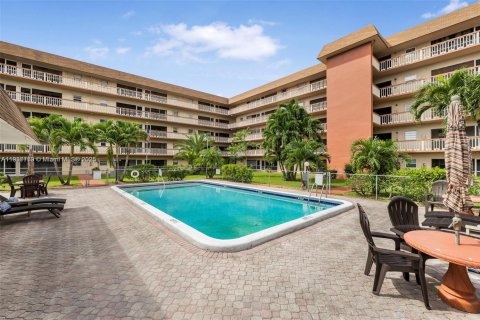 Снять в аренду кондоминиум в Холливуд, Флорида 2 спальни, 100.15м2, № 1973888 - фото 11