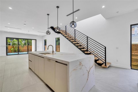 Townhouse in Fort Lauderdale, Florida 3 bedrooms, 233.09 sq.m. № 1794402 - photo 2