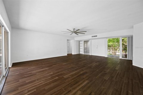 Condominio en venta en Largo, Florida, 2 dormitorios, 142.51 m2 № 2354506 - foto 13