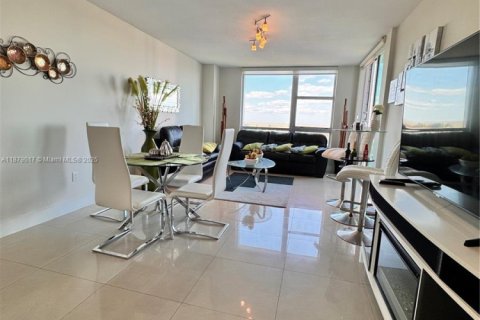 Condo in Sunrise, Florida, 2 bedrooms  № 1927711 - photo 12