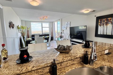 Condo in Sunrise, Florida, 2 bedrooms  № 1927711 - photo 4
