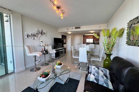 Condo in Sunrise, Florida, 2 bedrooms  № 1927711 - photo 17