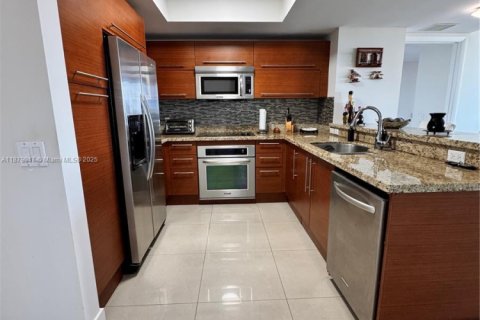 Condo in Sunrise, Florida, 2 bedrooms  № 1927711 - photo 1