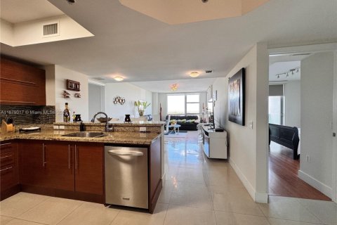 Condo in Sunrise, Florida, 2 bedrooms  № 1927711 - photo 2