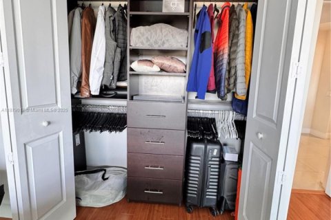 Condo in Sunrise, Florida, 2 bedrooms  № 1927711 - photo 11