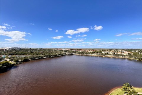 Condo in Sunrise, Florida, 2 bedrooms  № 1927711 - photo 16